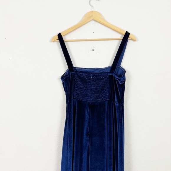 Petal & Pup Blue Velvet Jumpsuit Size Medium - Picture 5 of 7